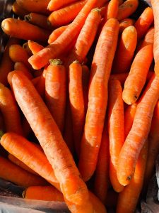 Bio Karotten im Verkauf bei Naggisch dem plastikfreien Bioladen Neckargemünd